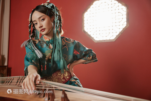 雅韻新傳 當(dāng)國(guó)風(fēng)美女邂逅古箏，專(zhuān)業(yè)攝像如何定格東方美學(xué)